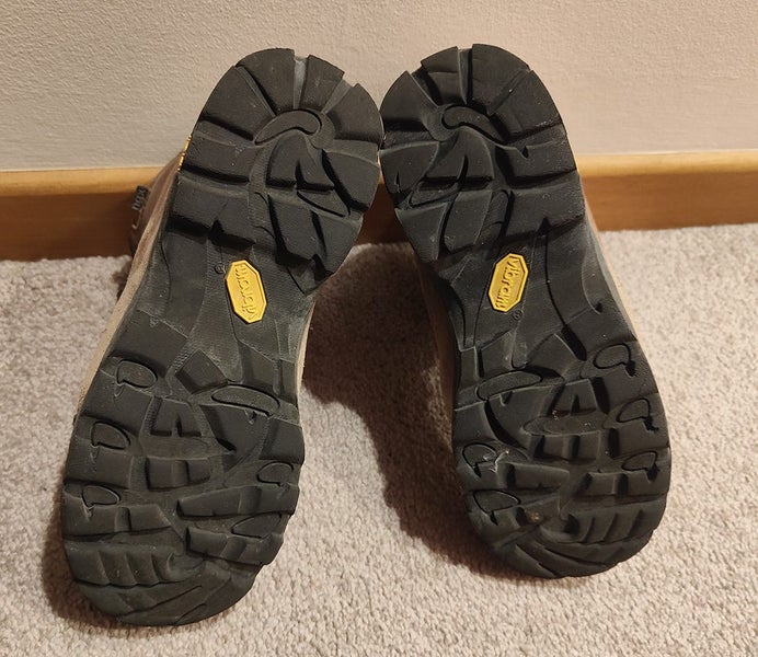 Kathmandu Leather Tramping boots Carousel 2