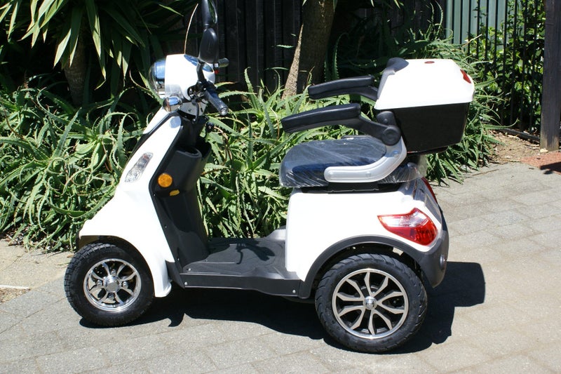 4WHL MOBILITY SCOOTER XL Carousel 1