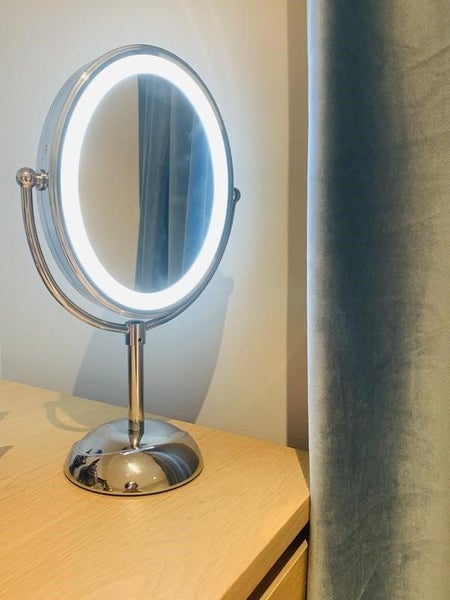 7 x Magnification LED Lighted Mirror Carousel 1