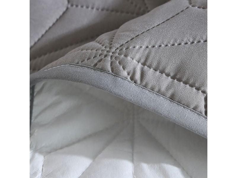 Sandwich Cotton Quilted Waterproof Bed Pad Elderly And Children Bed Protectors Carousel 1