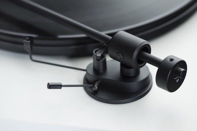 Pro-Ject Primary E Turntable with OM Cartridge Carousel 2