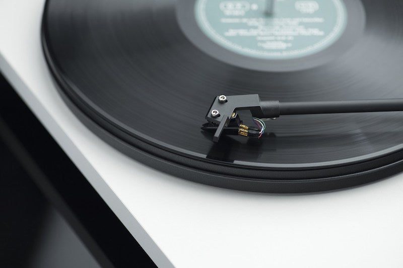 Pro-Ject Primary E Turntable with OM Cartridge Carousel 4