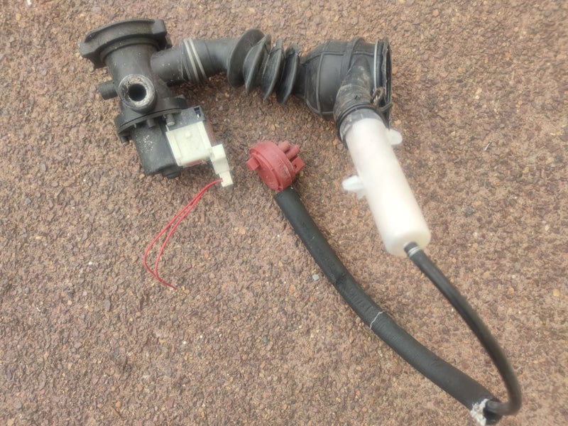 Ariston AVXL 129 Pump & Hose Carousel 1