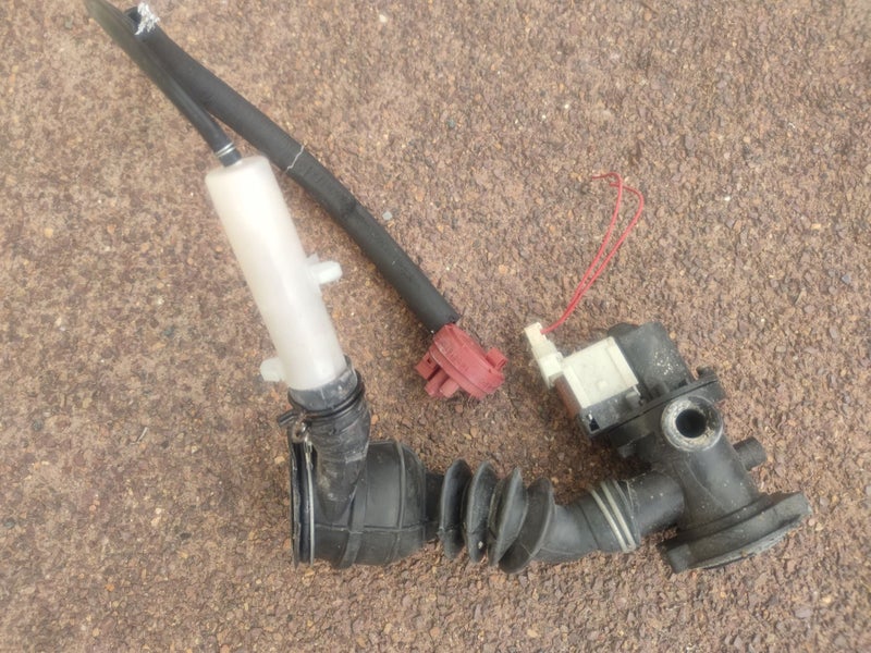 Ariston AVXL 129 Pump & Hose Carousel 2