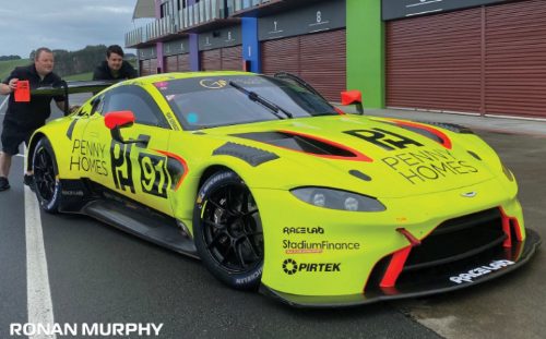 Slot Car - Scaletric - Aston Martin GT3 Vantage PHR Carousel 1