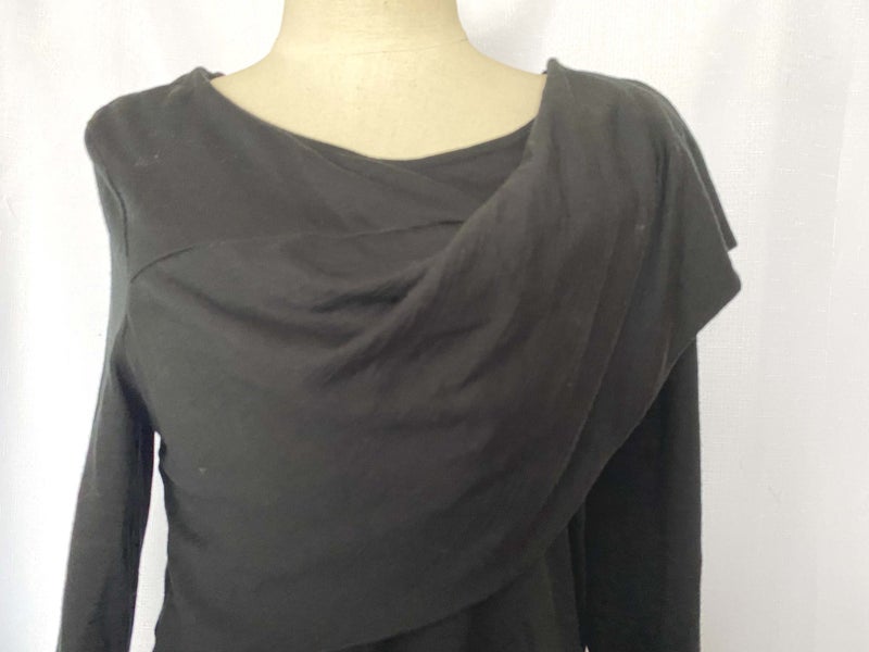 KIWI MADE *LISA LAW* LUXURY MERINO TOP/TUNIC ATTACHED SHAWL (12) Carousel 2