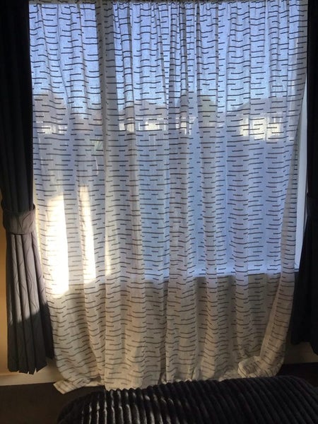 One slot head net curtain Carousel 1