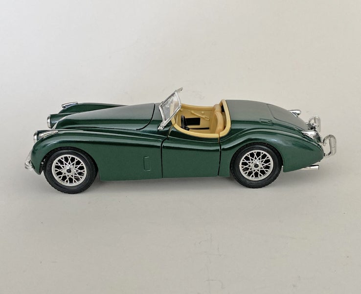 Burago Jaguar XK 120 (1948) Carousel 1