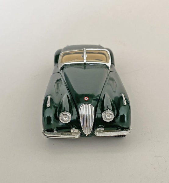 Burago Jaguar XK 120 (1948) Carousel 2