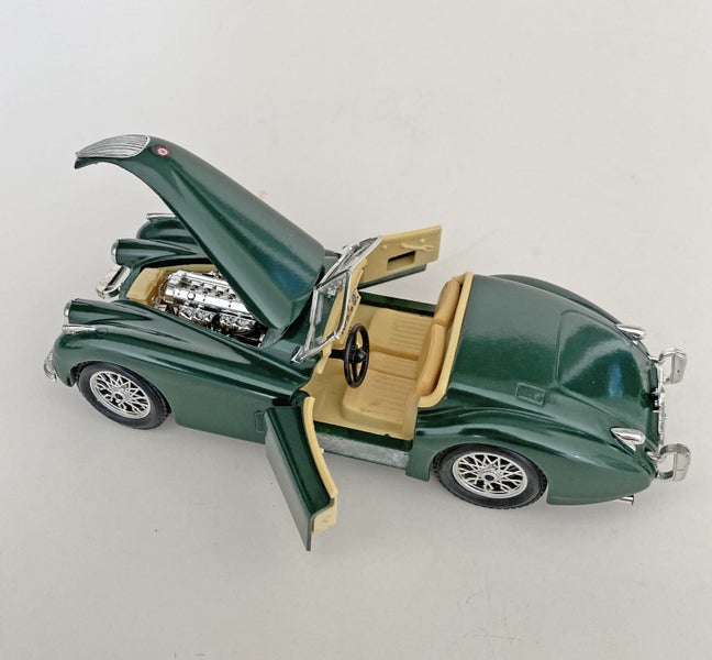 Burago Jaguar XK 120 (1948) Carousel 5