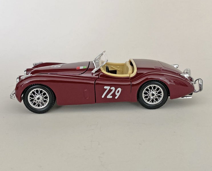 Burago Jaguar XK 120 (1948) Carousel 1