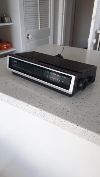 Hunter electronic clock radio Carousel 1