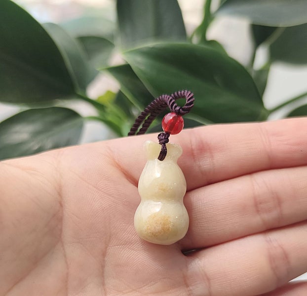 (Authentic Burmese Jadeite) Green Jade Pendant Natural Grade A NGS5SH-49 Carousel 1