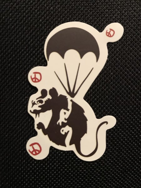 ** BANKSY ART ** 1 x Sticker - ‘Parachuting Rat’ (6.4cm) Carousel 1