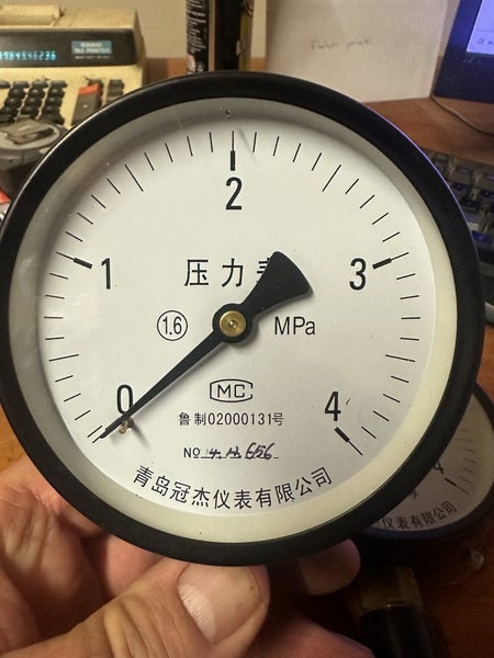 Pressure gauge 0-4MPa (0-580psi) Carousel 1