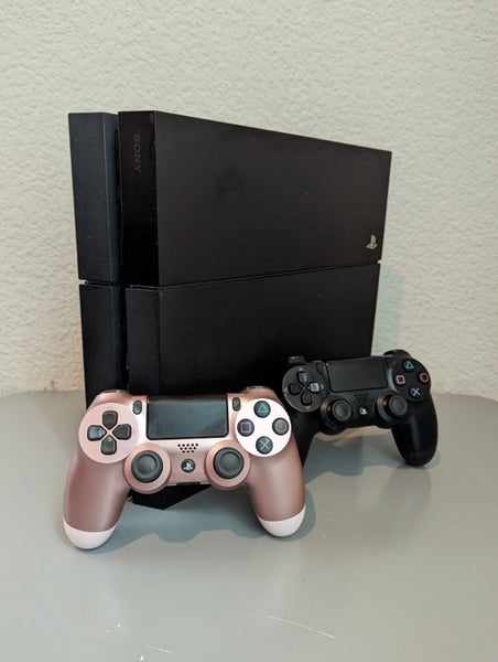 PlayStation 4 Original 500GB with 2 controllers Carousel 1