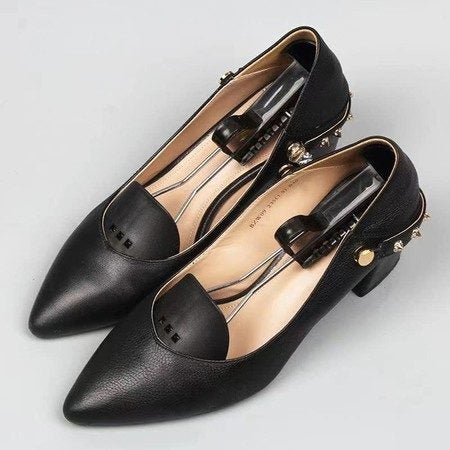 2 Pairs Plastic Shoe Tree Stretcher Shaper for Women Adjustable Shoe Trees Carousel 7