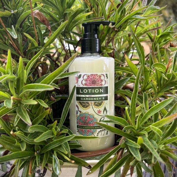 Gardener's/ Soothing Herbal Hand & Body Lotion Carousel 1