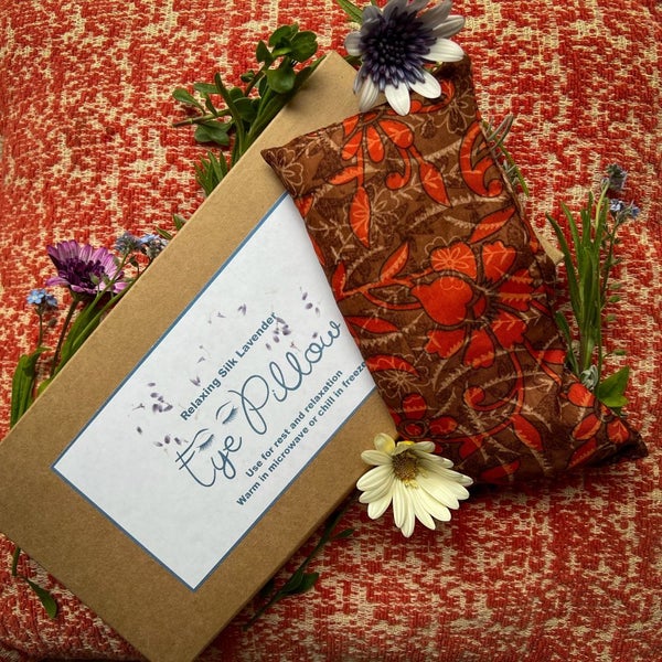 Eye Pillow in Silk with Lavender Carousel 1