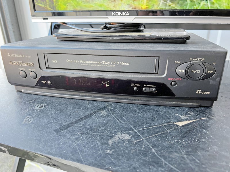 Mitsubishi HS-621V Video Cassette Recorder (VHS Player) Carousel 1