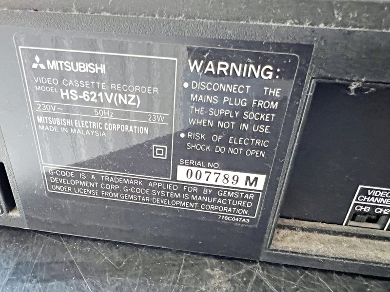 Mitsubishi HS-621V Video Cassette Recorder (VHS Player) Carousel 7