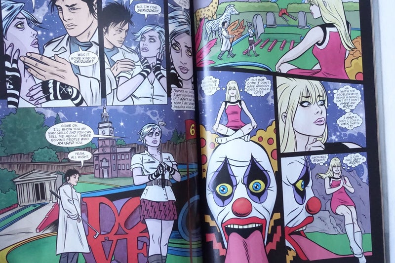 iZombie Vol 1 & 2 Michael Allred Dead to the World uVampire DC (SKU BK25) Carousel 12