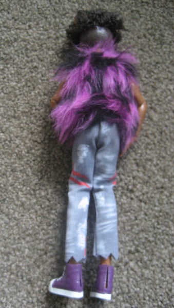 MONSTER HIGH Doll With Collectable Clothes and accessories Carousel 2