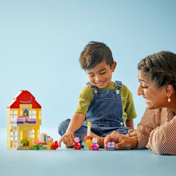 LEGO DUPLO: Peppa Pig Birthday House - (10433) Carousel 2
