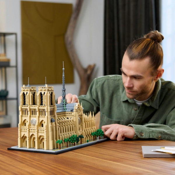LEGO Architecture: Notre-Dame de Paris - (21061) Carousel 2