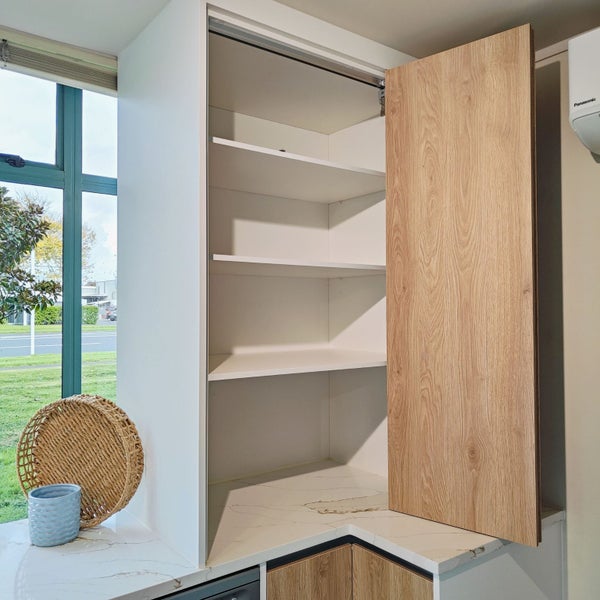 Modern Acrylic White & Timber-Look Flat Pack Kitchen – Showroom62863243092737114