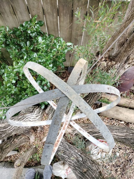Metal garden sculpture Carousel 1