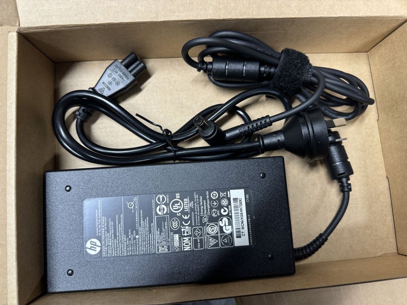 HP 397747-001 AC POWER ADAPTER 135W 19V 7.1A Power Cord: Included Carousel 1