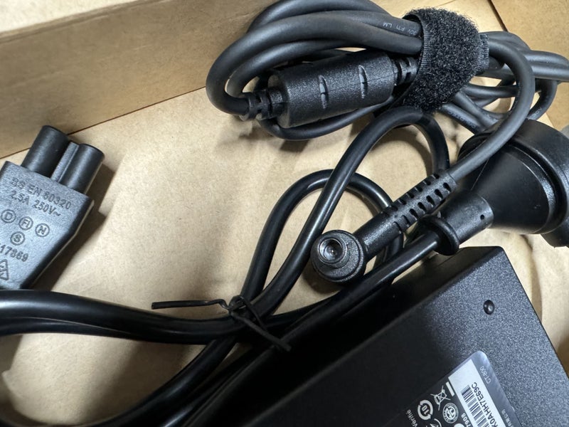 HP 397747-001 AC POWER ADAPTER 135W 19V 7.1A Power Cord: Included Carousel 3