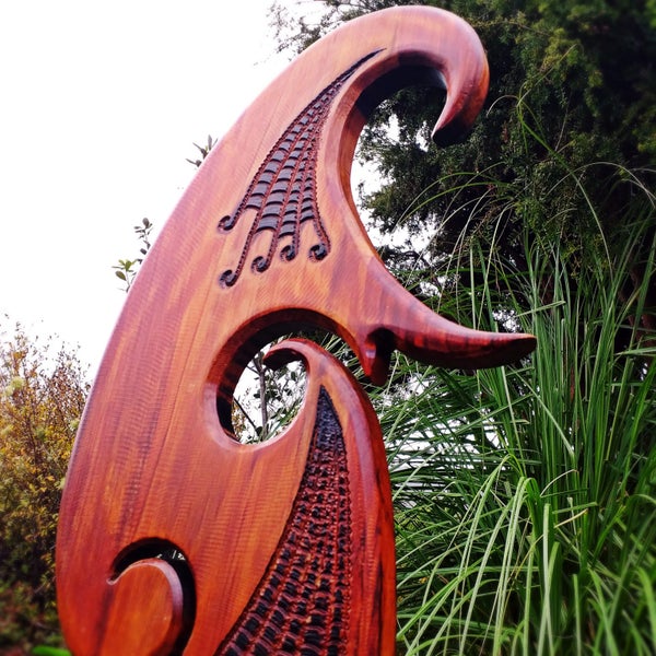 Rimu sculpture "Te wharenga" (the curling, breaking wave) Carousel 2