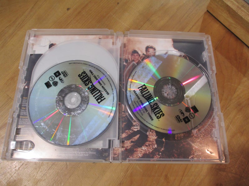 Falling Skies: Complete First Season Carousel 4