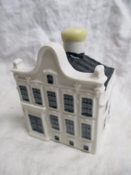 KLM2 402 - KLM Delft Blue Miniature House - No 90 Carousel 1