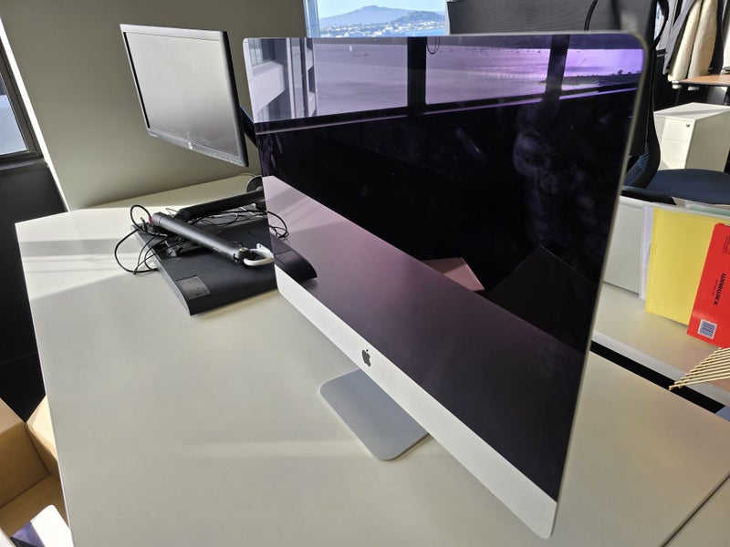Apple iMac 27-Inch "Core i5" 3.5 (5K, Mid-2017) Carousel 1