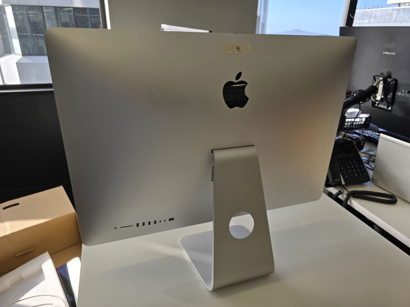Apple iMac 27-Inch "Core i5" 3.5 (5K, Mid-2017) Carousel 3