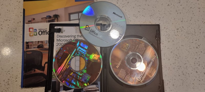 Microsoft Office Professional Edition 2003 - 3 x CD set + COA + Book Carousel 1