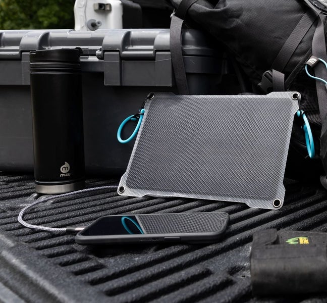 Pale Blue Earth: Approach Solar Chargers (7 Watts) Carousel 2