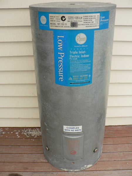 hot water cylinder 2005 rheem 135L Carousel 2