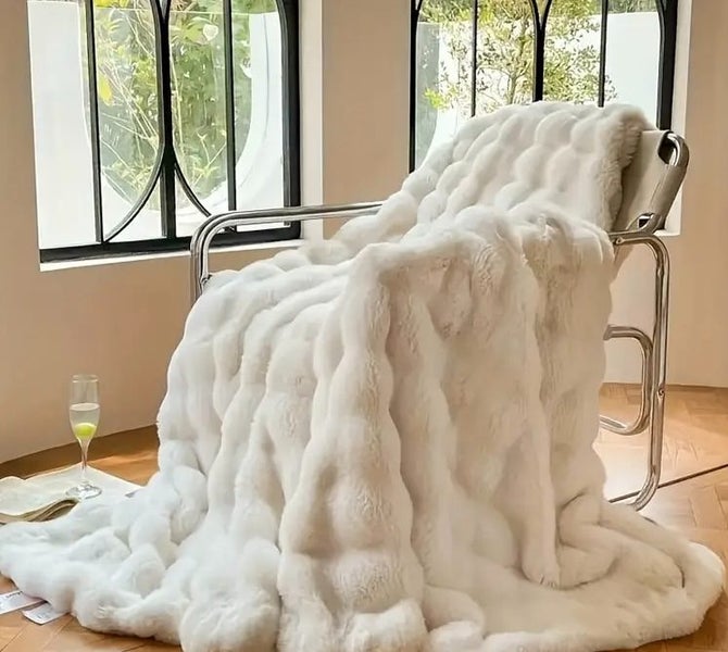 1pc Softand Cozy Plush Blanket for travel, Sofa, Bed, and home Decor, Gift Carousel 1