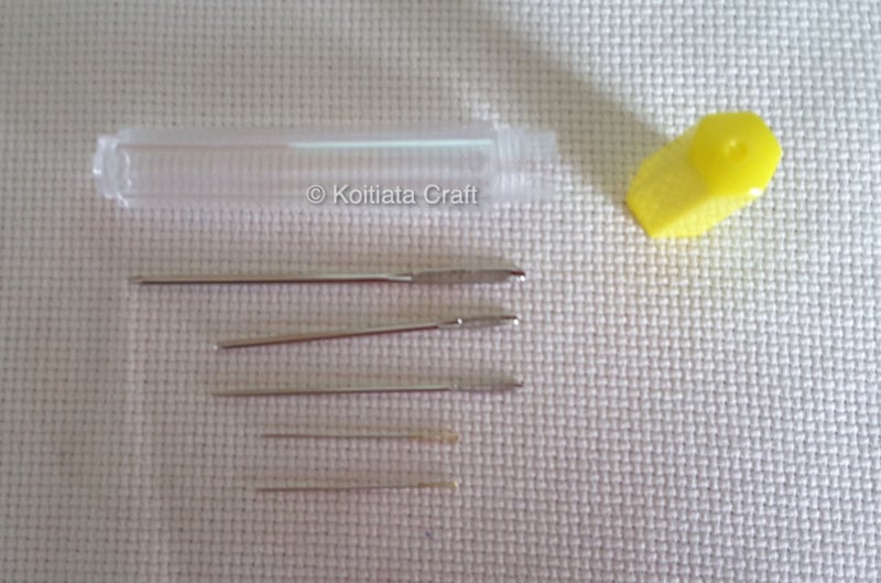 NEEDLE CASE (yellow) Carousel 2