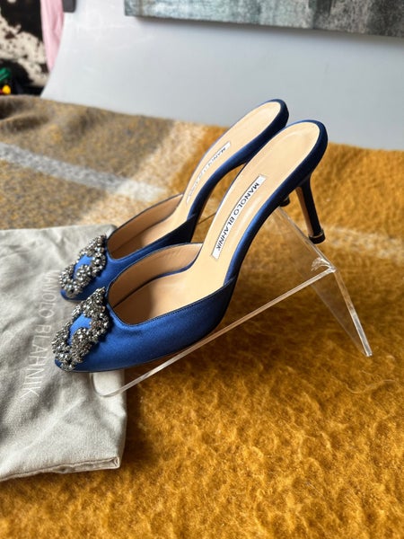 Authentic Brand New MANOLO BLAHNIK Satin Crystal Embellishments Mules Carousel 2