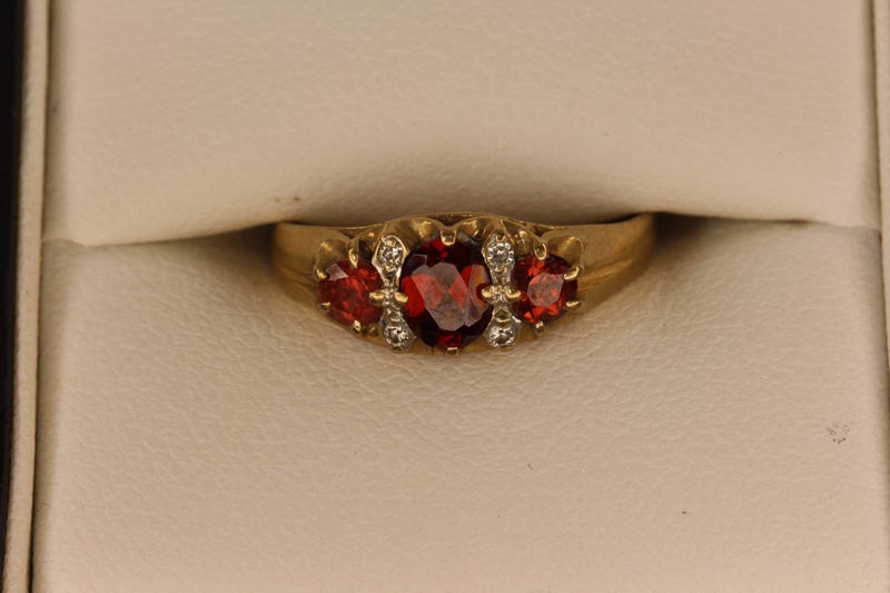 9ct Garnet & Diamond ring Carousel 9