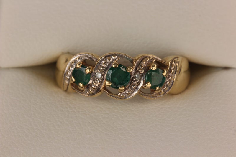 9ct Tourmaline & Diamond ring Carousel 9