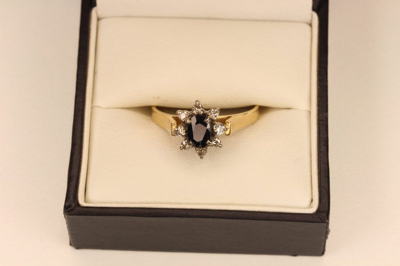 9ct Sapphire & Diamond ring Carousel 1