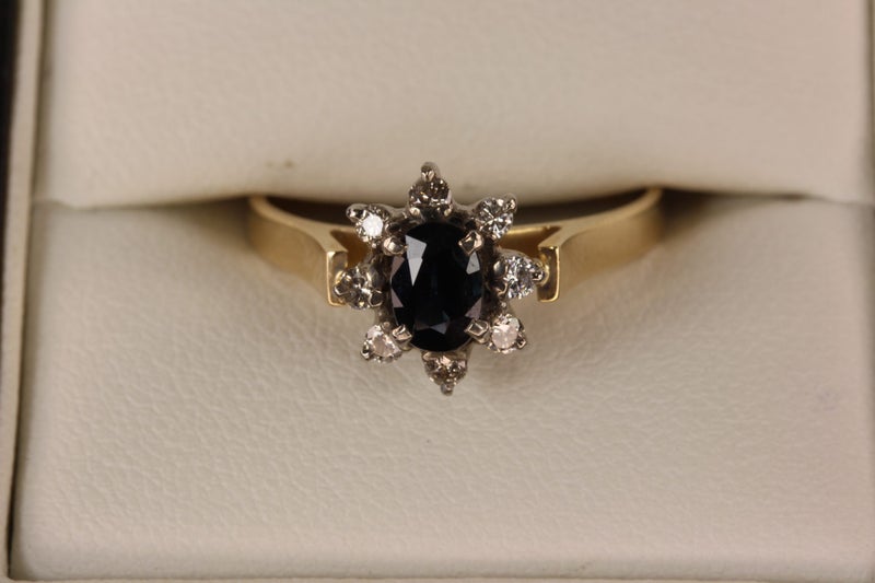 9ct Sapphire & Diamond ring Carousel 9