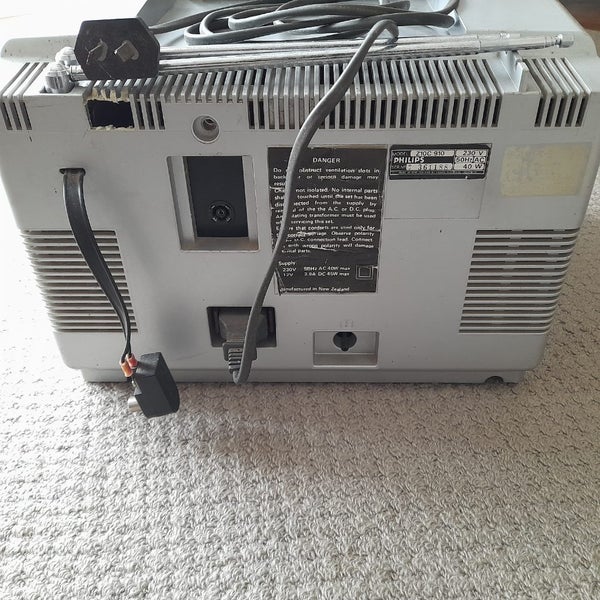 Vintage Philips Natural 10 AC DC Portable TV Carousel 5