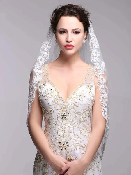 Bride with Singer layer pearl ribbon bow tie headdress rolled edge Carousel 1